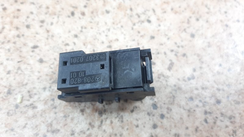 Кнопка салона CLK-Class 1997-2002 W208