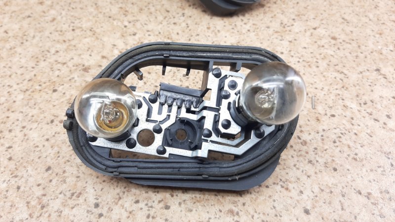 Запчасть плата фонаря левая Seat Ibiza 2002-2006 6L6945257 Б/У Плата фонаря левая Seat Ibiza 2002-2006 6L6945257 Б/У