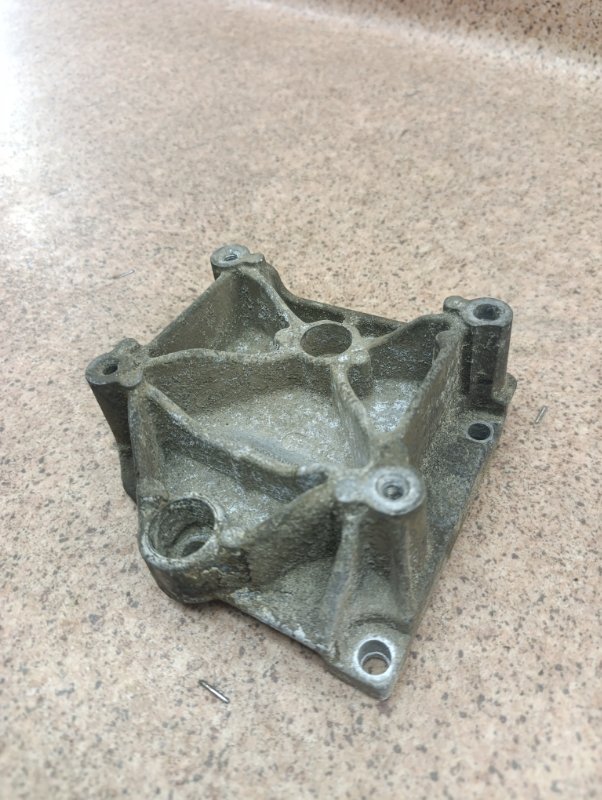 Кронштейн кондиционера Peugeot 307 2001-2008 9636693680 Б/У