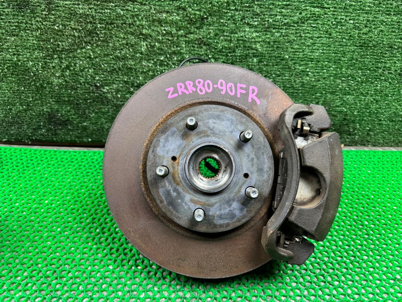 Ступица правая передняя Toyota Voxy 2014 ZRR80W 3ZR-FAE 43211-44040 ...