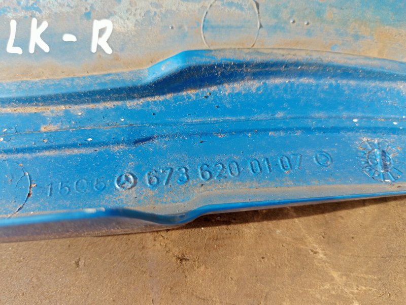 Накладка стойки лобового стекла правая LK 809 673.013 364.907 OM 364