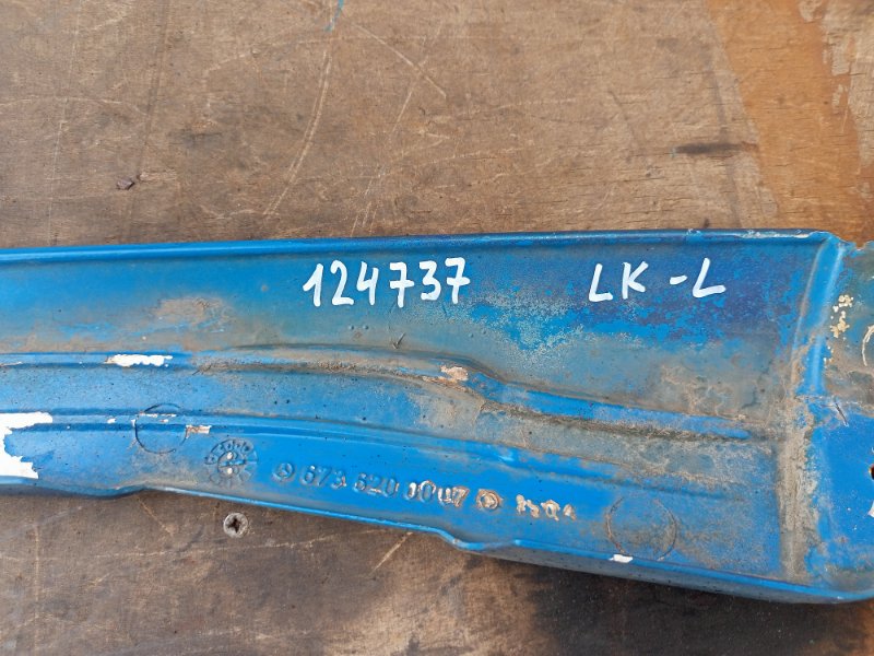 Накладка стойки лобового стекла левая Mercedes LK 809 673.013 364.907 OM 364