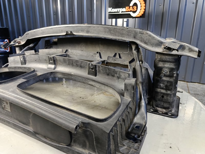 Рамка радиатора BMW X5 E70 N55B30 Рамка радиатора BMW X5 E70 N55B30