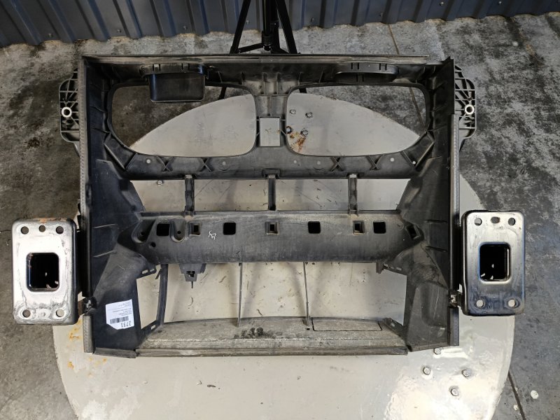 Рамка радиатора X5 2007 E70 N55B30 Рамка радиатора X5 2007 E70 N55B30