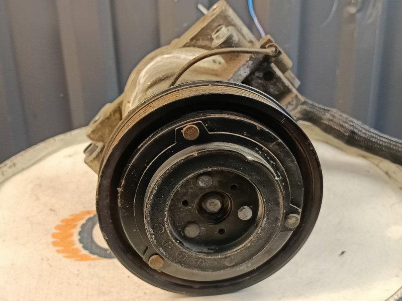Компрессор кондиционера Mazda Bongo SLP2M L8 Компрессор кондиционера Mazda Bongo SLP2M L8