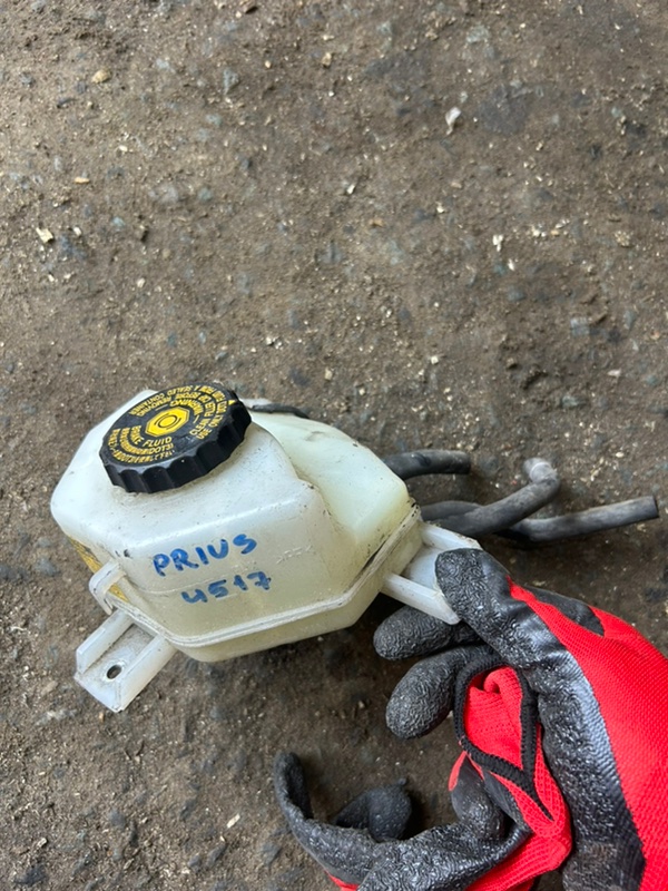 Запчасть бачок гур Toyota Prius ZVW30 2ZRFXE контрактная Бачок ГУР Toyota Prius ZVW30 2ZRFXE контрактная