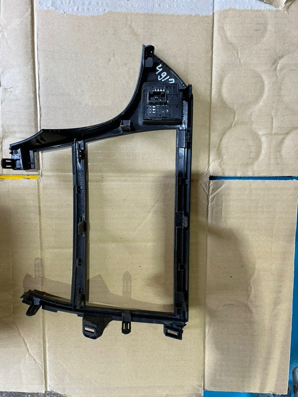 Консоль магнитофона Prius 2011 ZVW30 2ZRFXE Консоль магнитофона Prius 2011 ZVW30 2ZRFXE