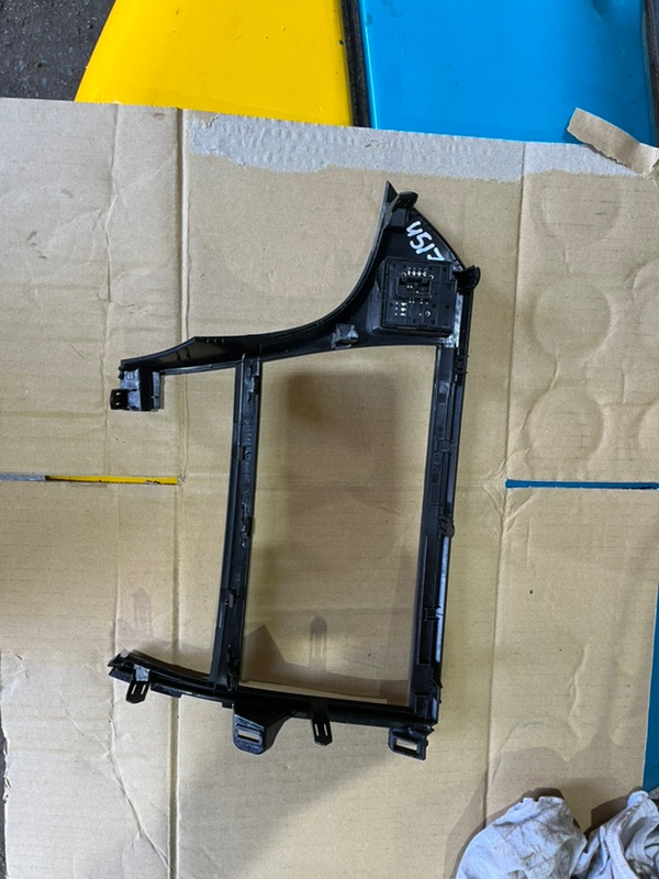 Консоль магнитофона Prius 2011 ZVW30 2ZRFXE Консоль магнитофона Prius 2011 ZVW30 2ZRFXE