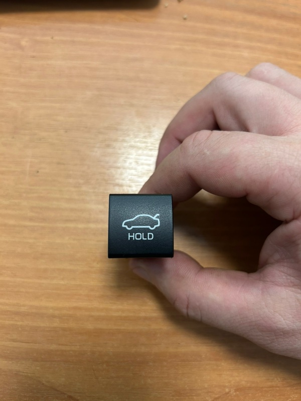 Кнопка открывания багажника Toyota Camry 2019 AXVH70 8484033120 контрактная