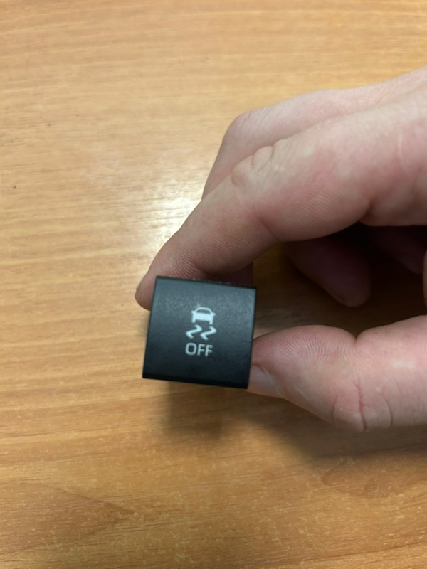 Запчасть кнопка антипробуксовочной системы Toyota Camry 2019 AXVH70 15F698-0030 контрактная Кнопка антипробуксовочной системы Toyota Camry 2019 AXVH70 15F698-0030 контрактная