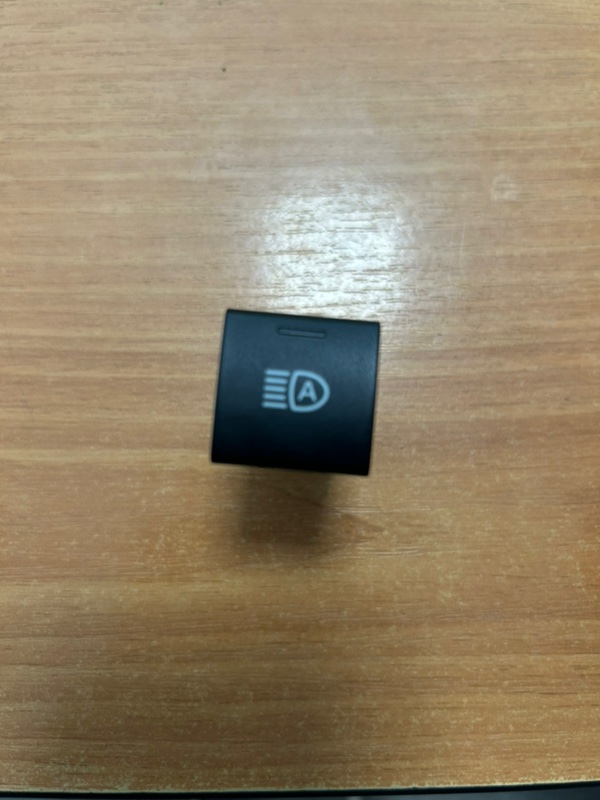 Кнопка автодальнего света Toyota Camry 2019 AXVH70 15F703-0020 контрактная