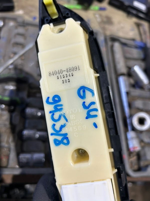 Блок управления стеклами передний правый HARRIER 2006 GSU35W 2GRFE