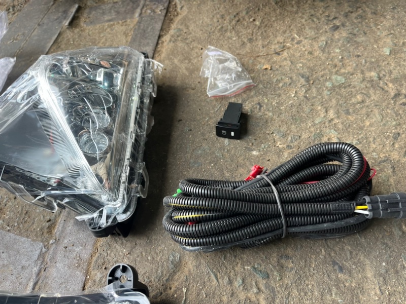 Фара противотуманная Toyota Prius ZVW50 2ZRFXE Фара противотуманная Toyota Prius ZVW50 2ZRFXE