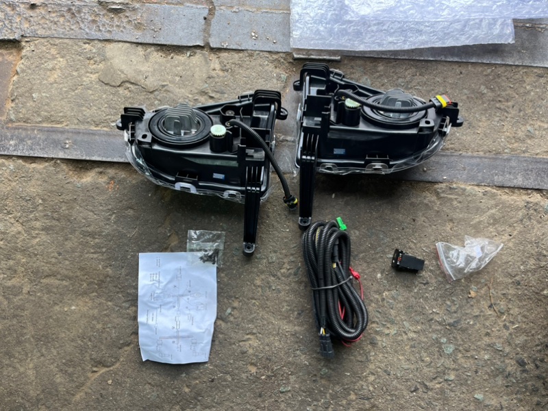 Фара противотуманная Prius 2015–2023 ZVW50 2ZRFXE Фара противотуманная Prius 2015–2023 ZVW50 2ZRFXE