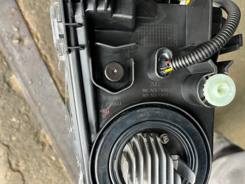 Фара противотуманная Prius 2015–2023 ZVW50 2ZRFXE Фара противотуманная Prius 2015–2023 ZVW50 2ZRFXE