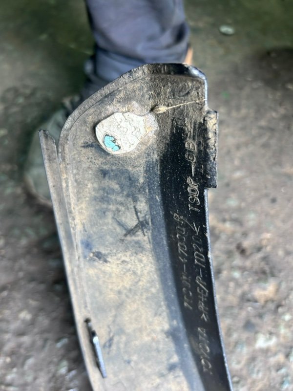 Клык бампера задний правый Prius Alpha ZVW41W