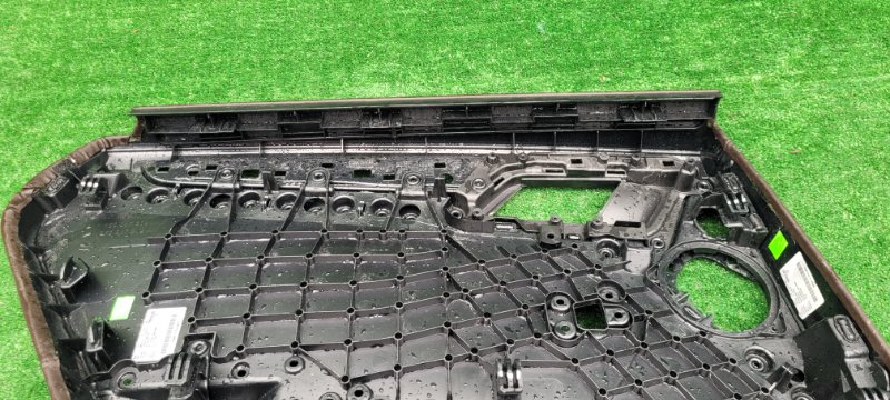 Обшивка двери задняя правая Macan 2013- 95B