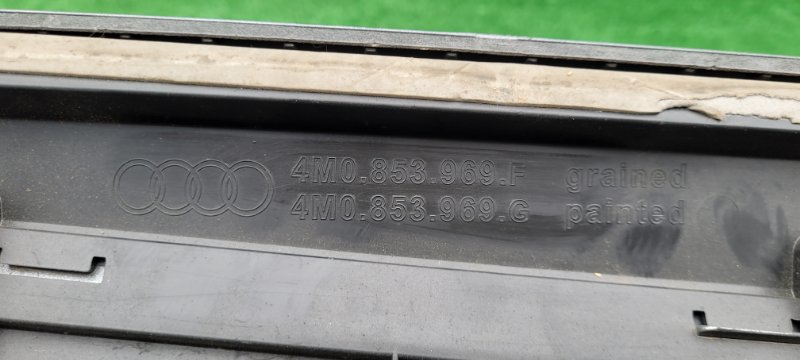 Накладка на дверь задняя левая Q7 2015-2020 4MB Накладка на дверь задняя левая Q7 2015-2020 4MB
