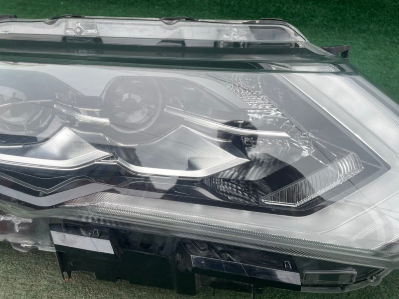 Фара правая X-TRAIL 2017- NT32