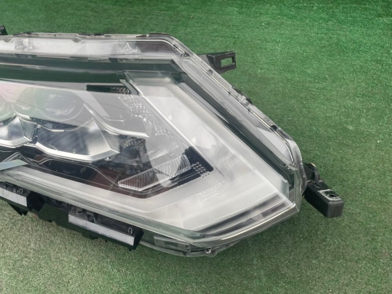 Фара правая X-TRAIL 2017- NT32