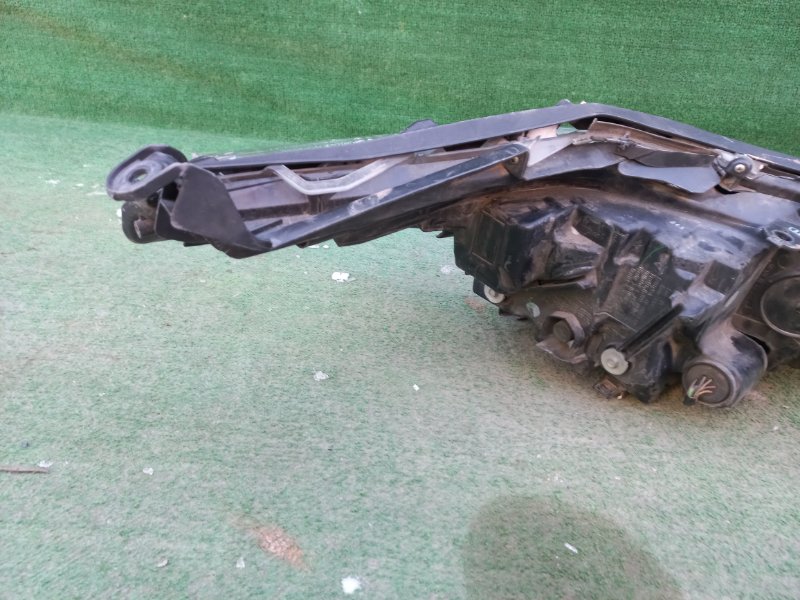 Фара передняя левая FORTUNER 2015- GGN155