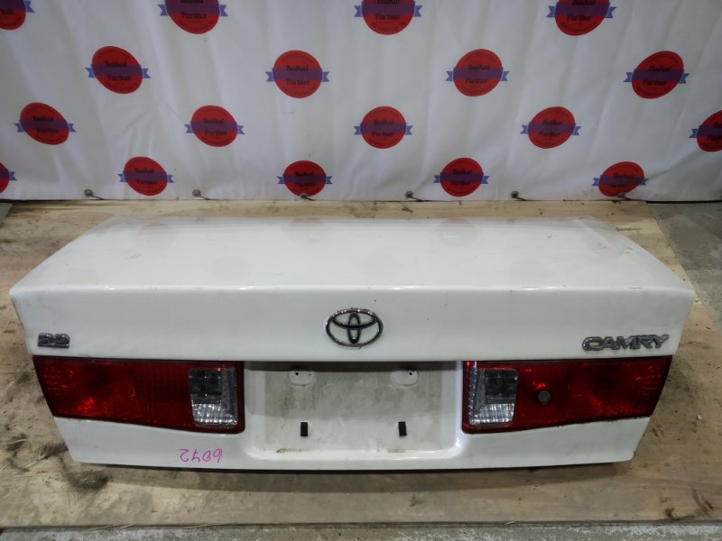 Крышка багажника Toyota Camry Gracia SXV20 5S-FE 2000
