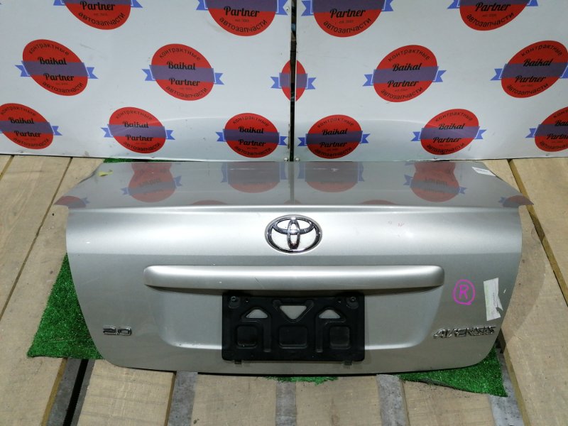 Крышка багажника Toyota Avensis AZT250 1AZ-FSE 2005