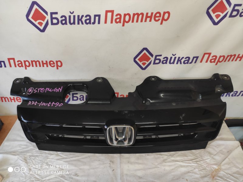 Решетка радиатора Honda Stepwgn RF5 K20A 2004