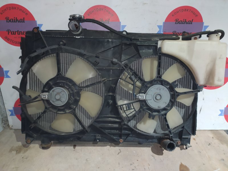 Радиатор двс Toyota Voxy AZR65G 1AZ-FSE