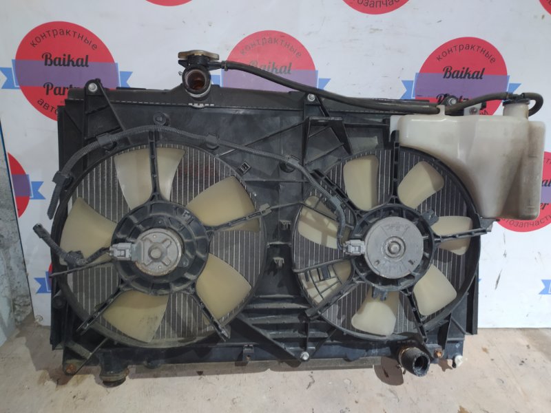 Радиатор двс Toyota Voxy AZR65G 1AZ-FSE