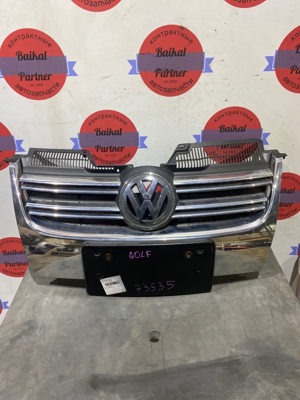 Решетка радиатора Volkswagen Golf 1K5 BLG 2003