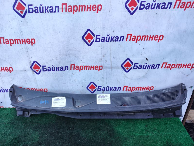 Решетка под лобовое стекло Nissan Nv200 VM20 HR16DE 2010