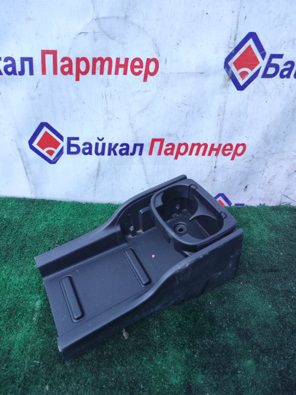 Консоли между сидений Nissan Nv200 VM20 HR16DE 2010