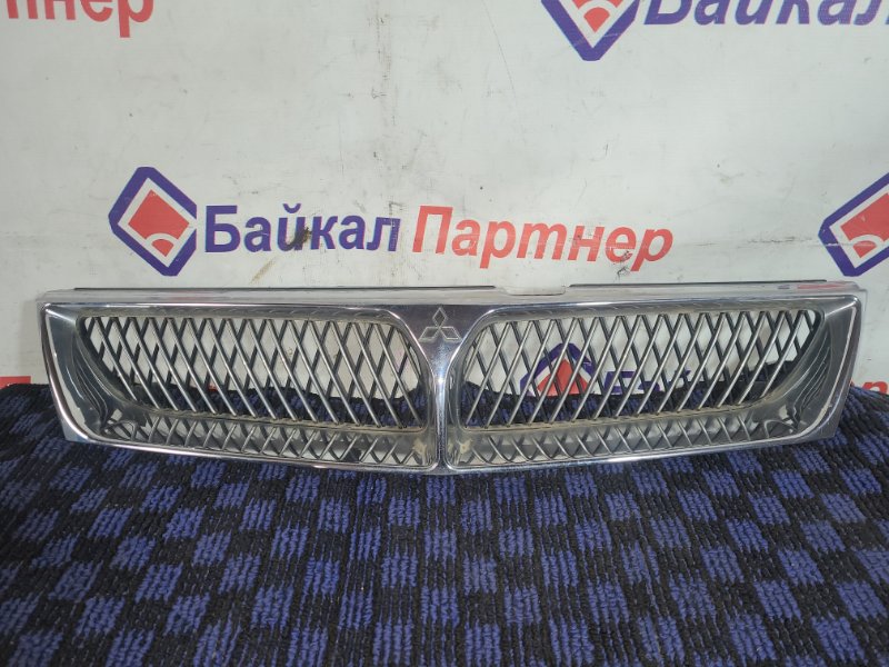 Решетка радиатора Mitsubishi Diamante F34A 2004