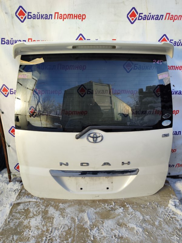 Дверь 5-я Toyota Noah AZR65