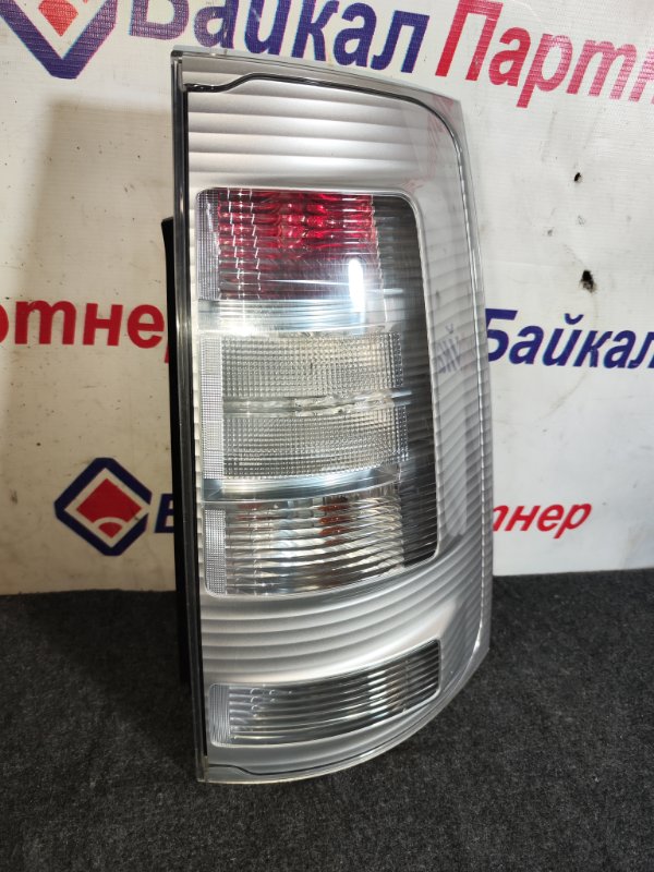 Стоп Toyota Sienta NCP85G 1NZ-FE 2014 задний правый 52-242