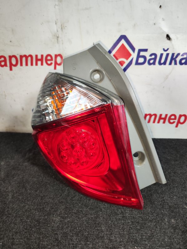 Стоп Toyota Ractis NCP125 1NZ-FE 2012 задний левый 52-226