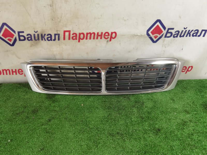 Решетка радиатора Nissan Bluebird ENU14 SR18DE 1997