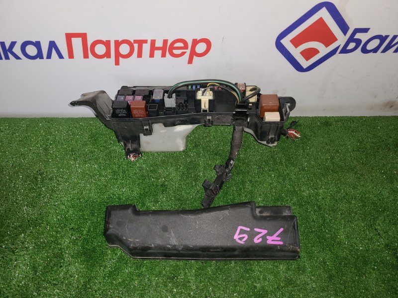 Коробка предохранителей Toyota Corolla Fielder NZE121G 1NZ-FE 2004