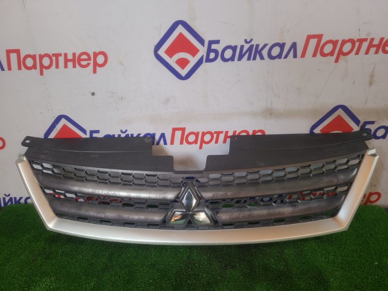 Решетка радиатора Mitsubishi Outlander CW5W 4B12 2007