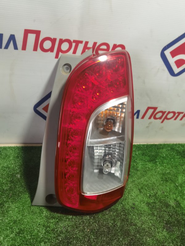 Стоп Toyota Passo KGC30 задний правый 220-51397