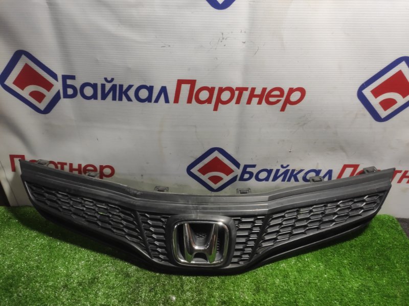 Решетка радиатора Honda Fit GE6 L15A 2012