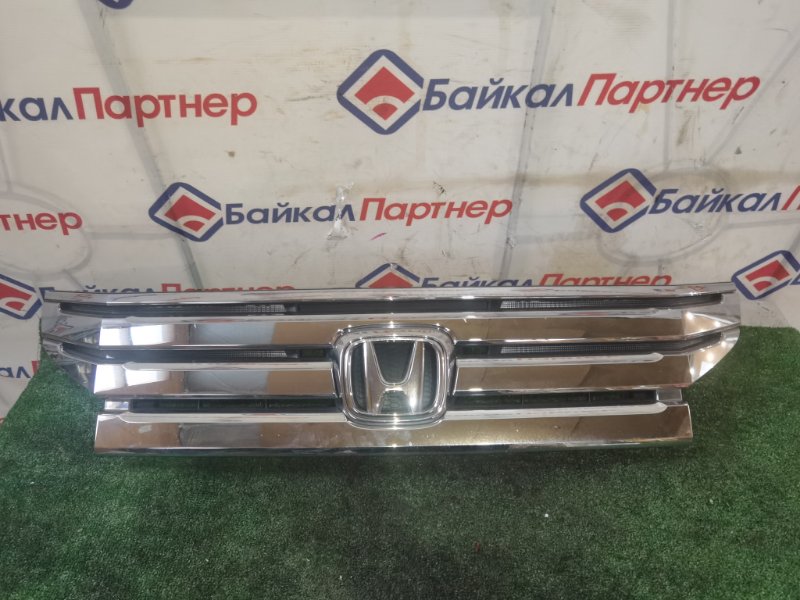 Решетка радиатора Honda Stepwgn RK6 передняя 71121-szw-j01