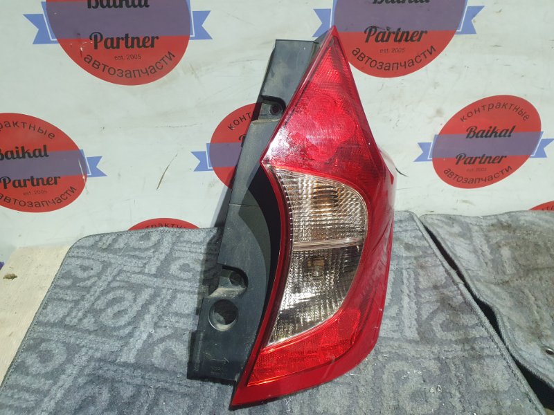 Стоп Nissan Note NE12 HR12DE 2013 задний правый 0117