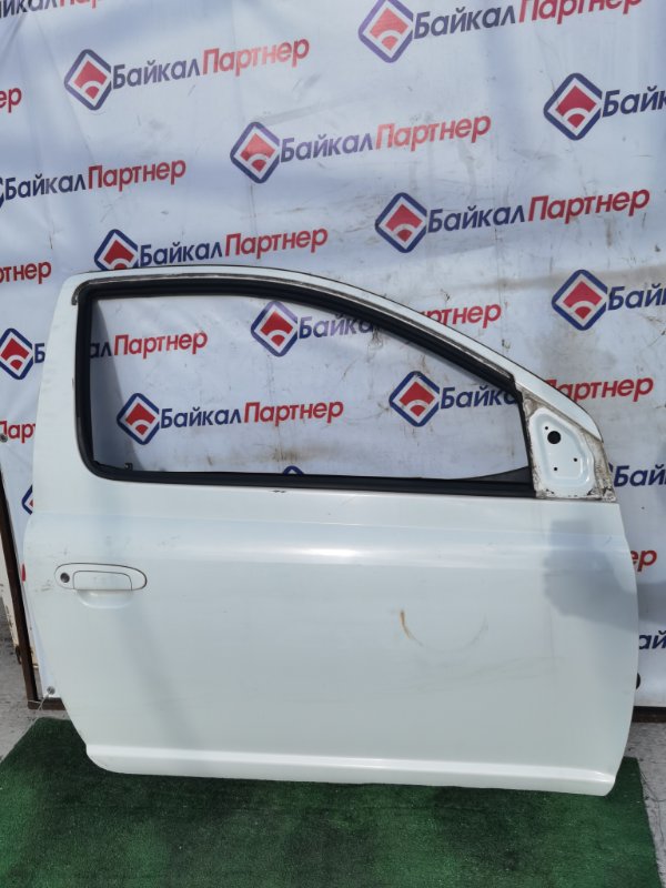 Дверь TOYOTA VITZ NCP10 2NZ-FE 2002 передняя правая (б/у)