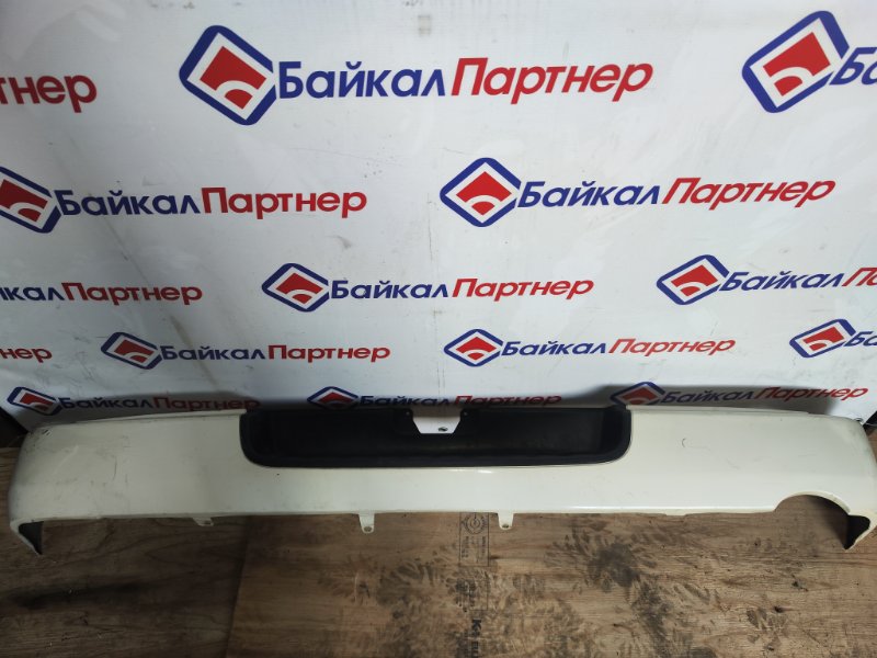 Бампер TOYOTA HIACE TRH228B 2TR-FE 2010 задний (б/у)