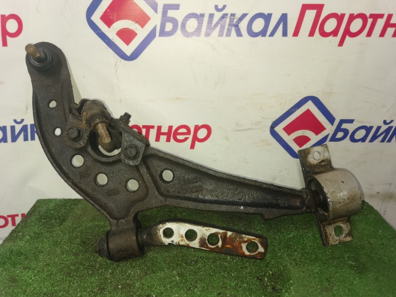 Рычаг NISSAN SERENA TNC24 QR20DE 2003 передний правый (б/у)