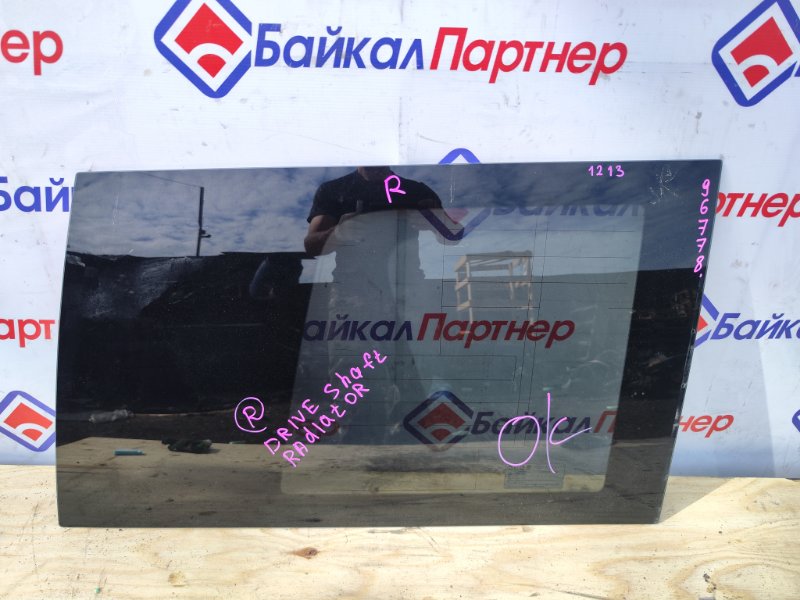 Стекло собачника HONDA STEPWGN RK1 R20A 2012 заднее правое (б/у)