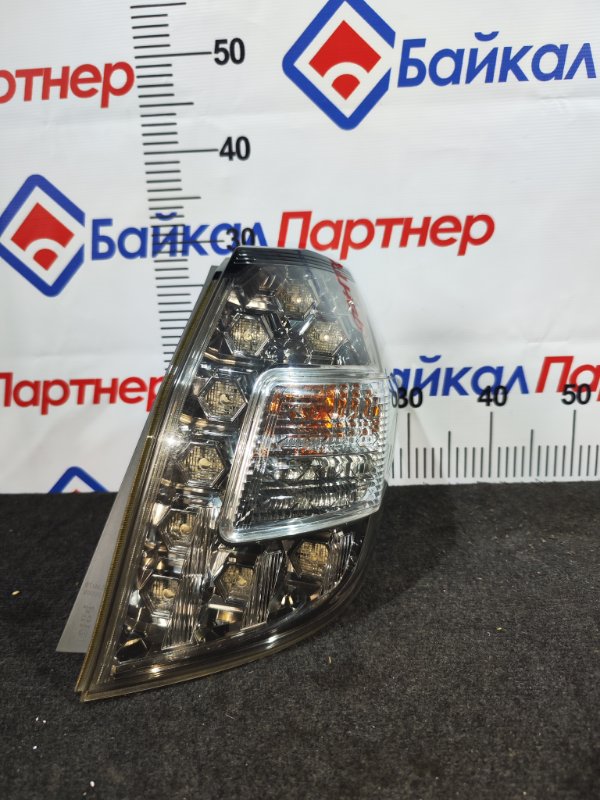 Стоп HONDA FIT SHUTTLE GG8 L15A 2013 задний правый W0020 (б/у)