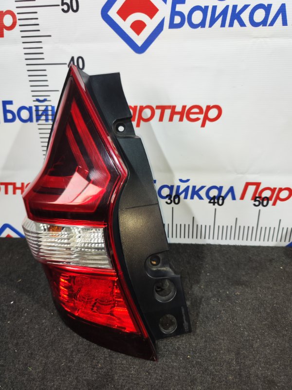 Стоп NISSAN NOTE E12 HR12DE 2014 задний левый D202 (б/у)